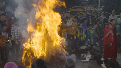 People Celebrating Hindu Festival Of Holi With Bonfire In Mumbai India 4