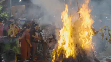 People Celebrating Hindu Festival Of Holi With Bonfire In Mumbai India 3