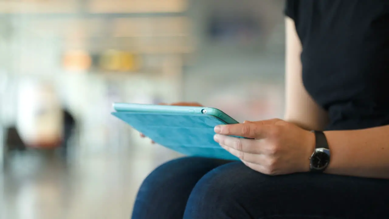 Woman using pad holding it on the knees