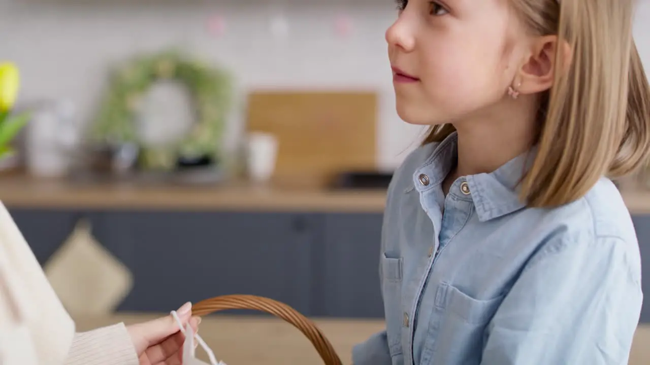 Video of mom applying on a protective mask for daughter