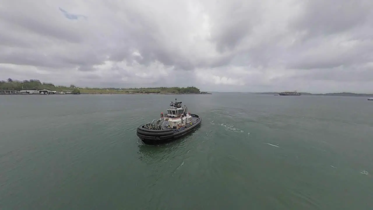 Panama Canal transit between pacific and atlantic ocean