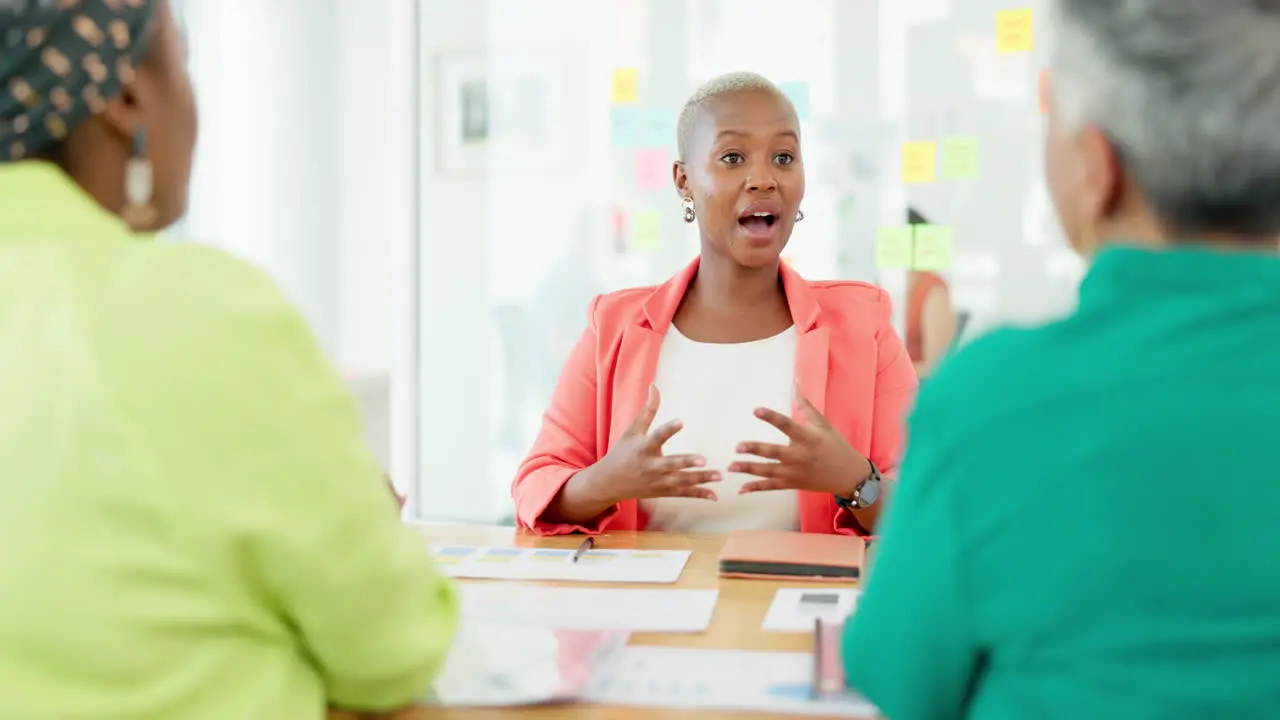 Business women discussion and team