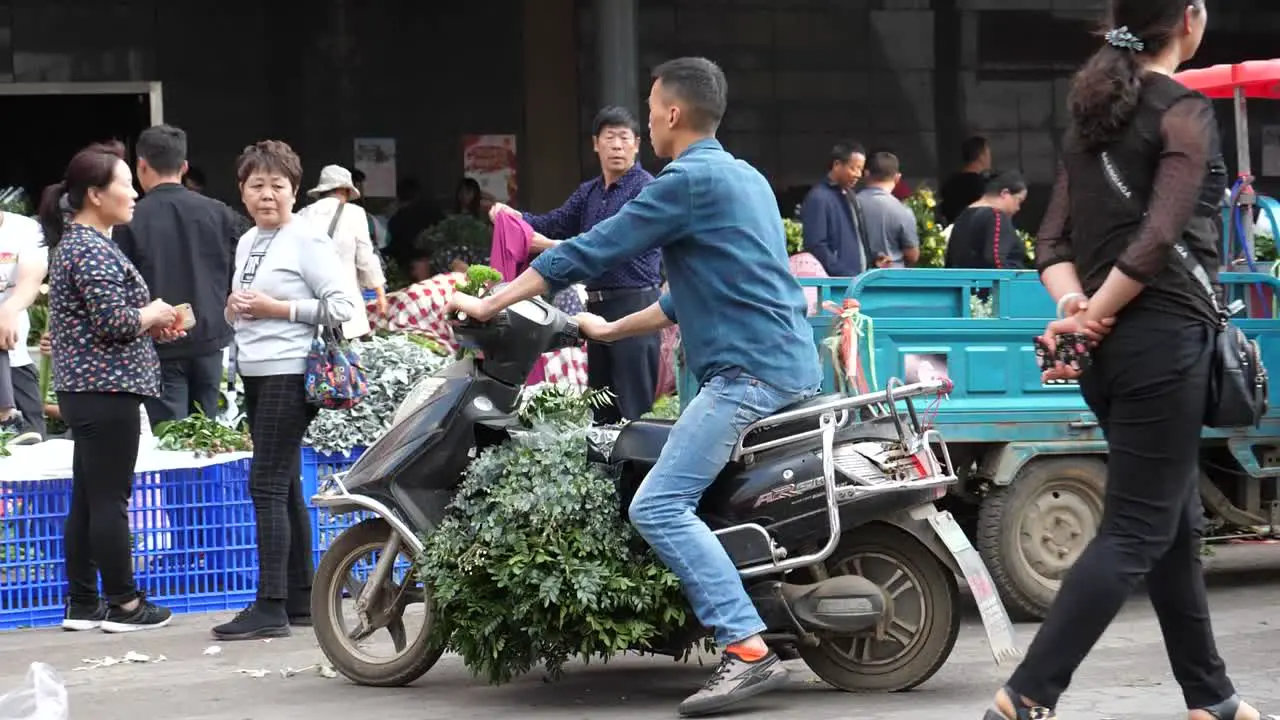 Kunming Yunnan China September 1 2022 a man delivers flowers on a motorbike at the Kunming Dounan Flower Market