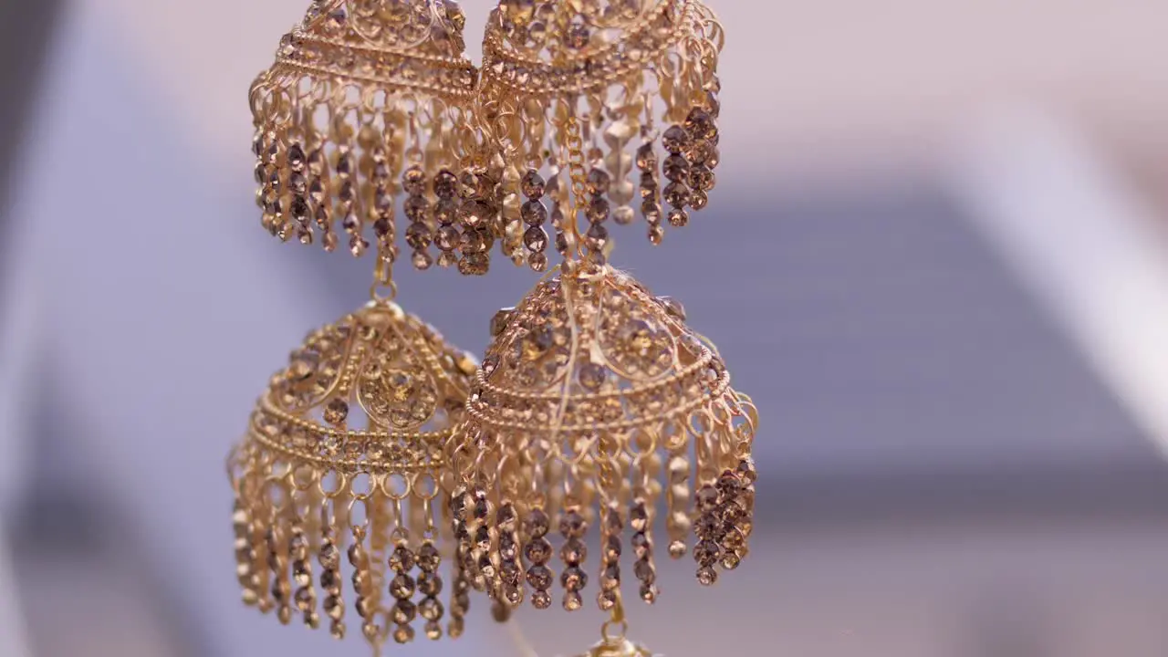 Gold Jewelry to be worn by the bride at an Indian Wedding