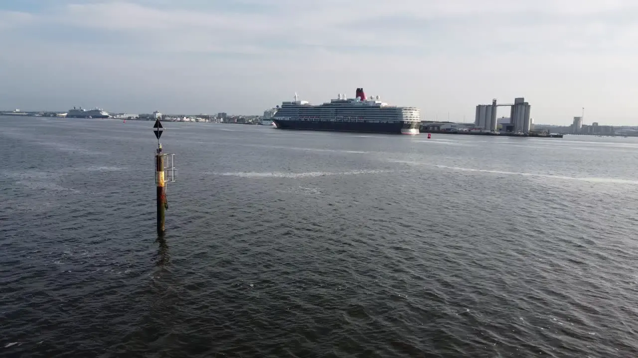 Queen Elizabeth cruise ship Southampton clip 1