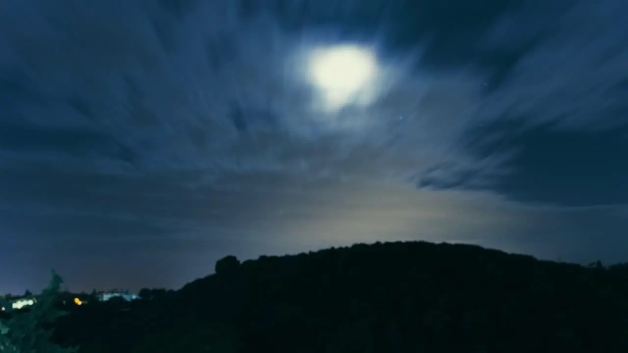 Fast night timelapse with the clouds and the moon