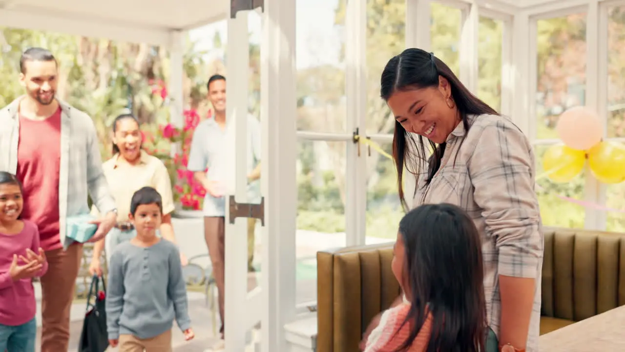 Familia Niños Y Amigos Con Personas Durante