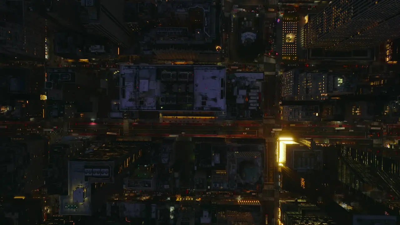 Vista Aérea De Pájaros Vista Panorámica De Arriba Hacia Abajo De Calles Iluminadas En El Centro De La Ciudad Vuelo Nocturno Sobre Una Gran Ciudad Manhattan Ciudad De Nueva York Estados Unidos