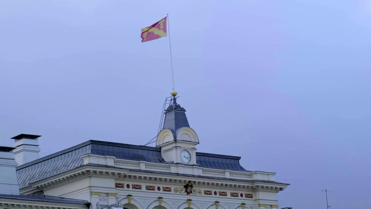 Flag of Tampere waving above the city hall