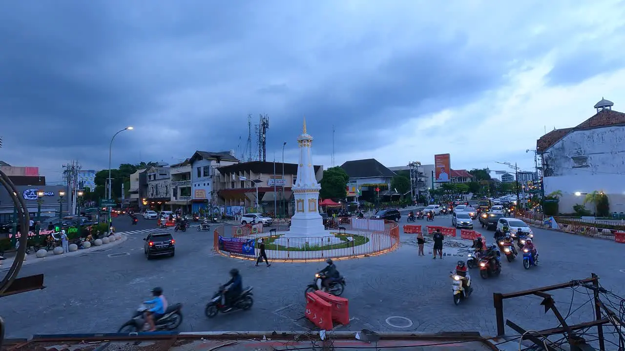 Timelapse Heavy traffic in the landmark area of the historical building Tugu Yogyakarta in the late afternoon