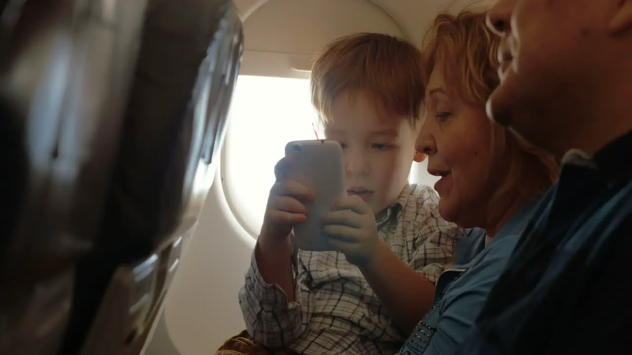 He has a good flight with grandparents and cell phone