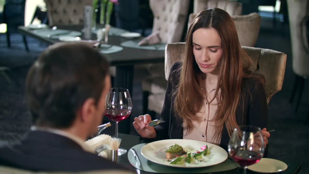 Business woman eating food in restaurant Business couple dining together