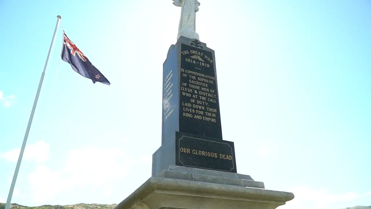 SLOWMO World War 1 memorial in Clyde with New Zealand flag