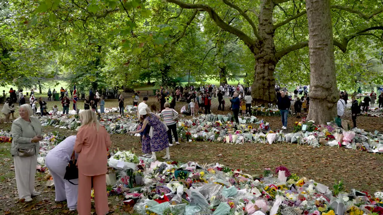 People Visiting Green To See The Floral Tributes For Queen Elizabeth II On 10 September 2022 In Green Park