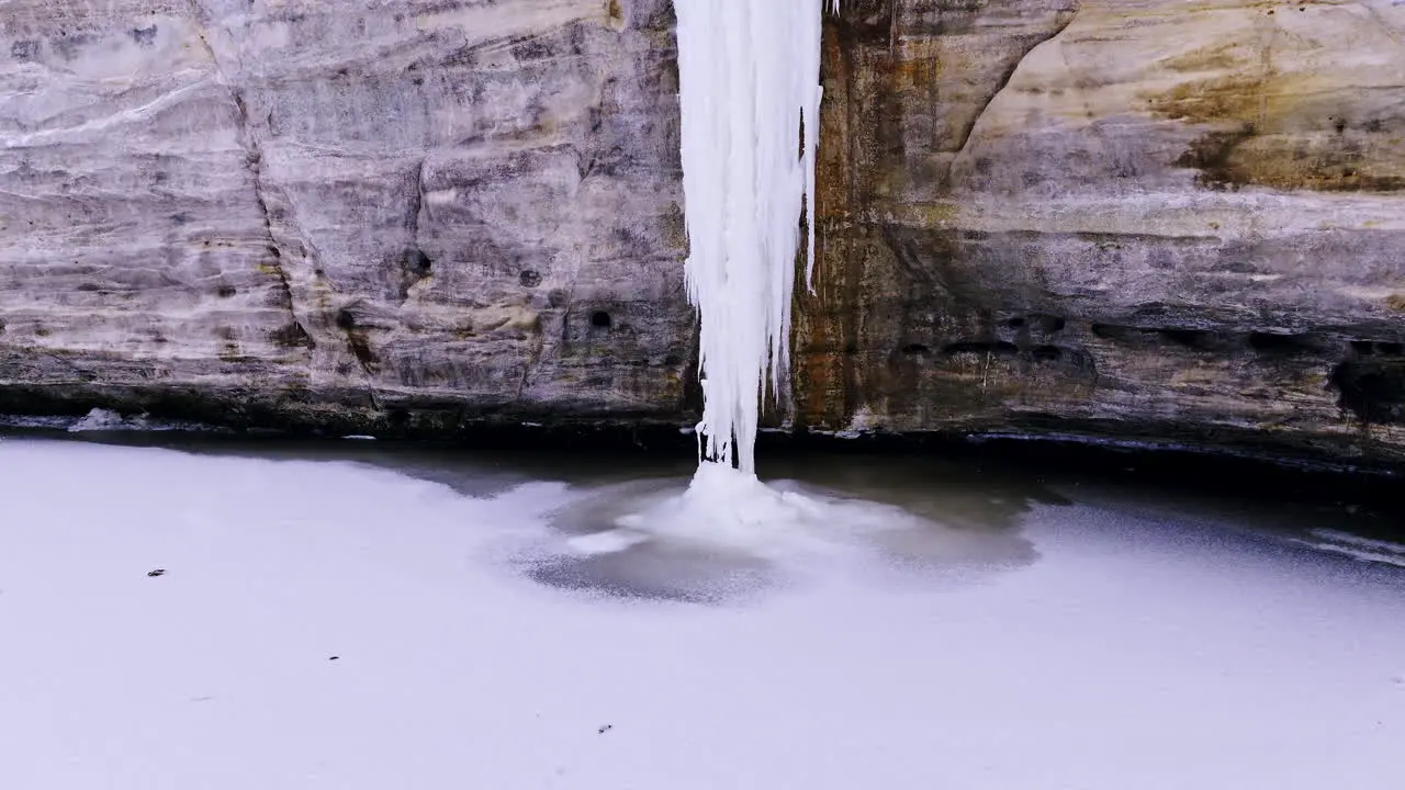 A breathtaking drone view of Starved Rock State Park during the winter season