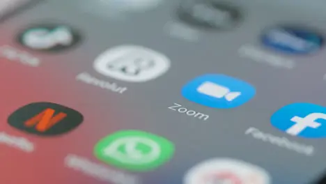 Tracking Close Up to Zoom and Other Apps on Mobile Phone