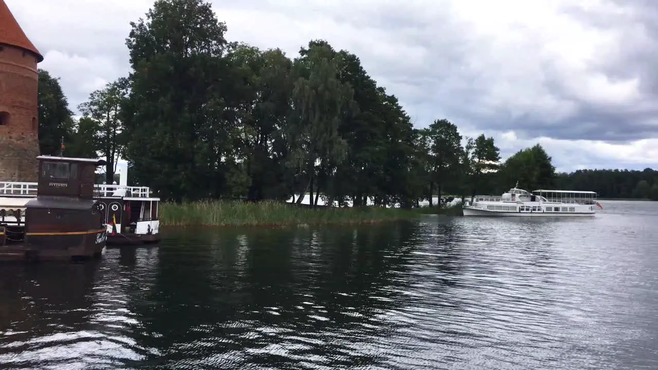 Panning towards left from Galvé lake to the Trakai´s castle