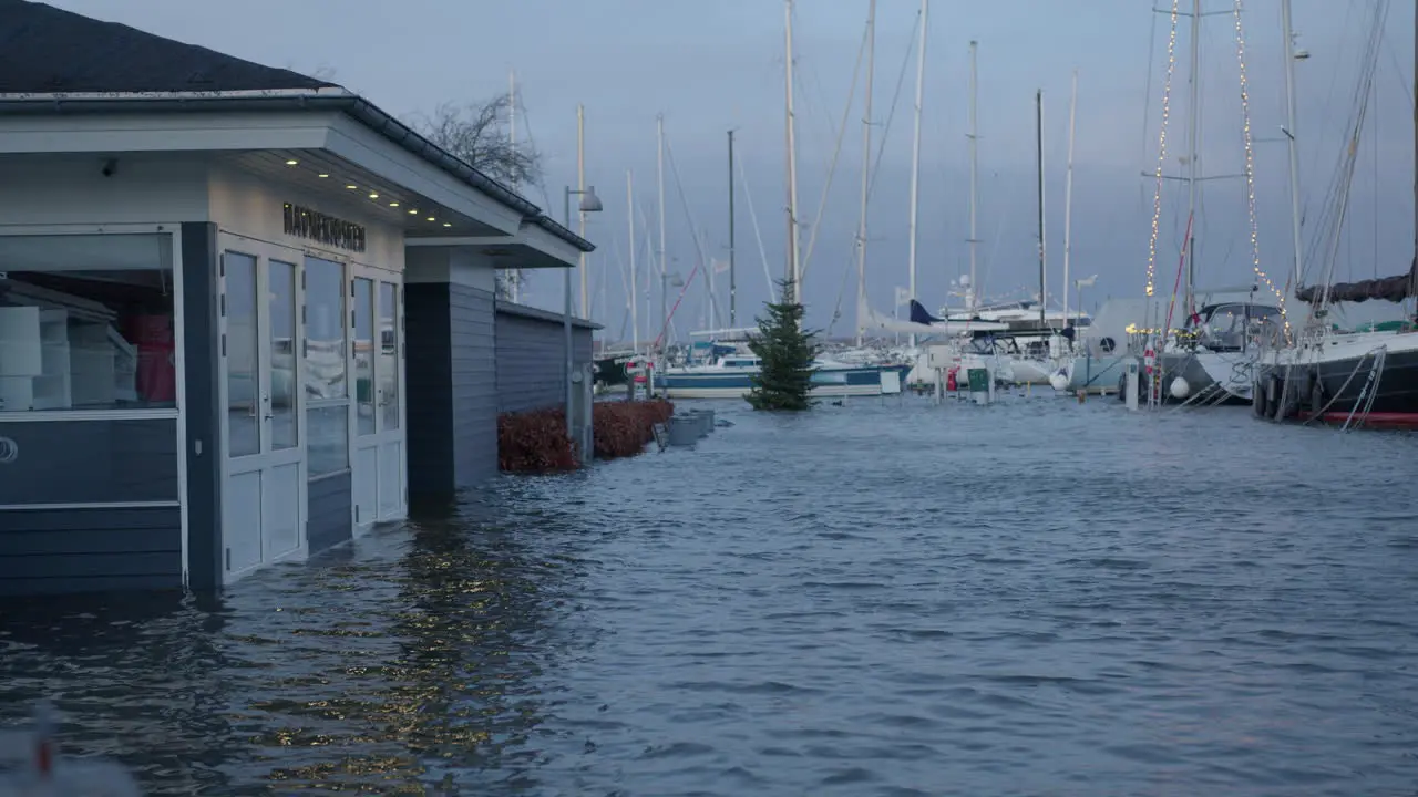 Flooding of te caused by strong winds of the storm named Pia