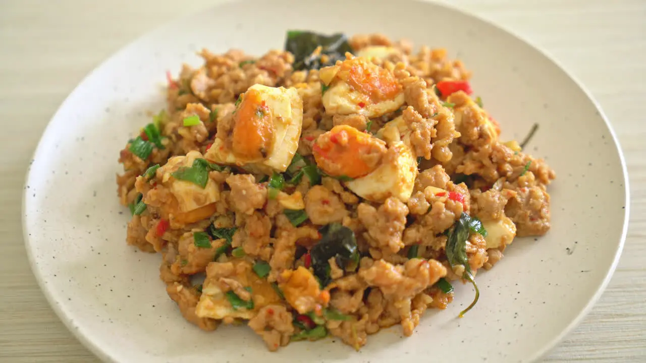 stir-fried minced pork with salted egg