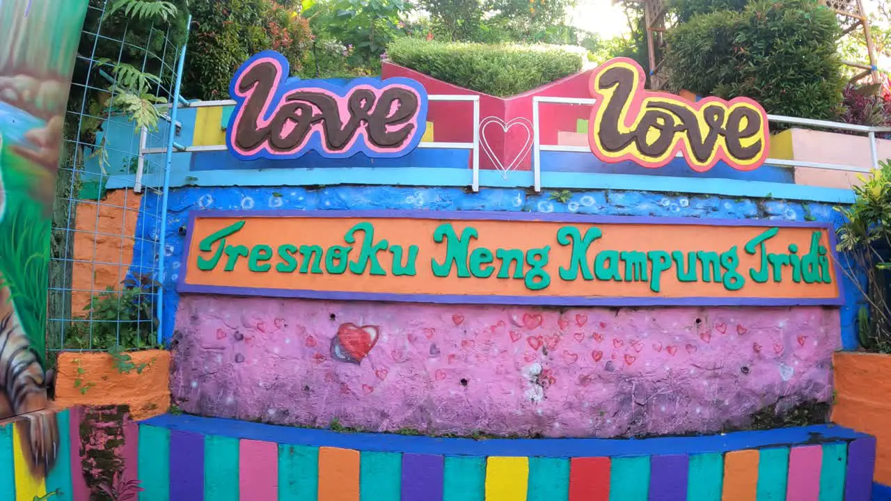 The unique tour of Jodipan's colorful village in Malang is one of the popular destinations