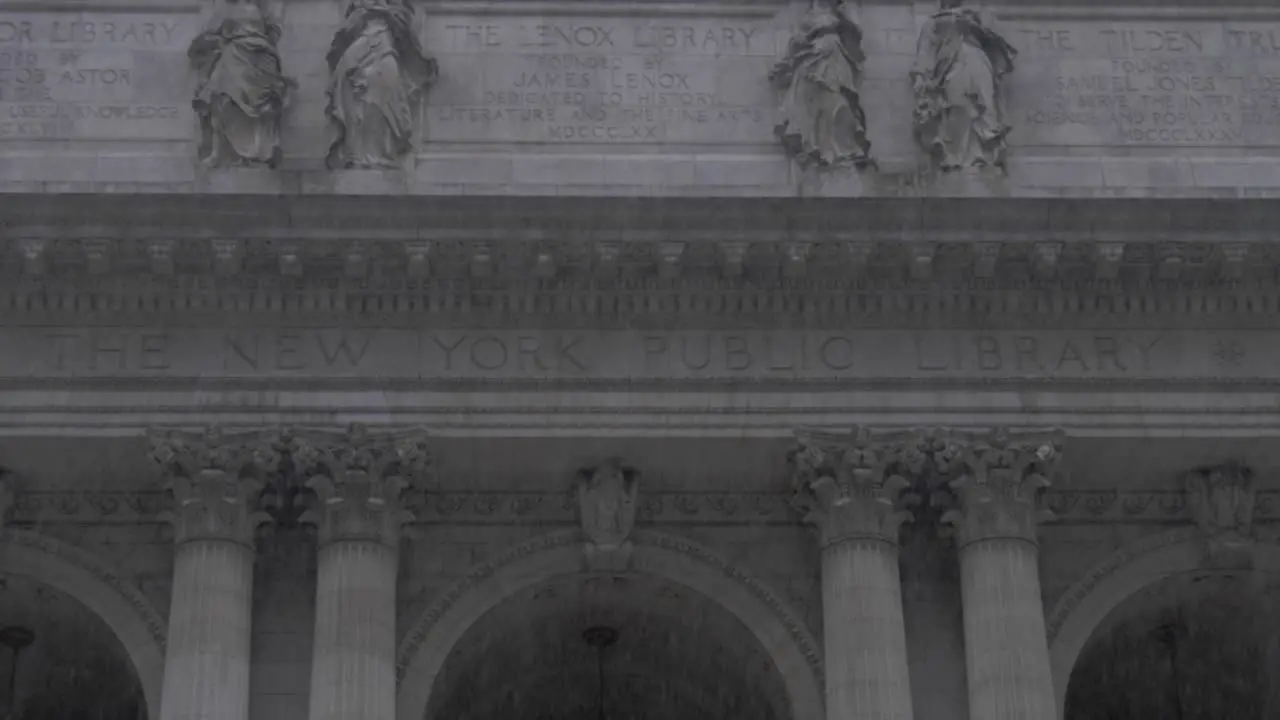 Establishing shot of The New York Public Library building in a rainy weather