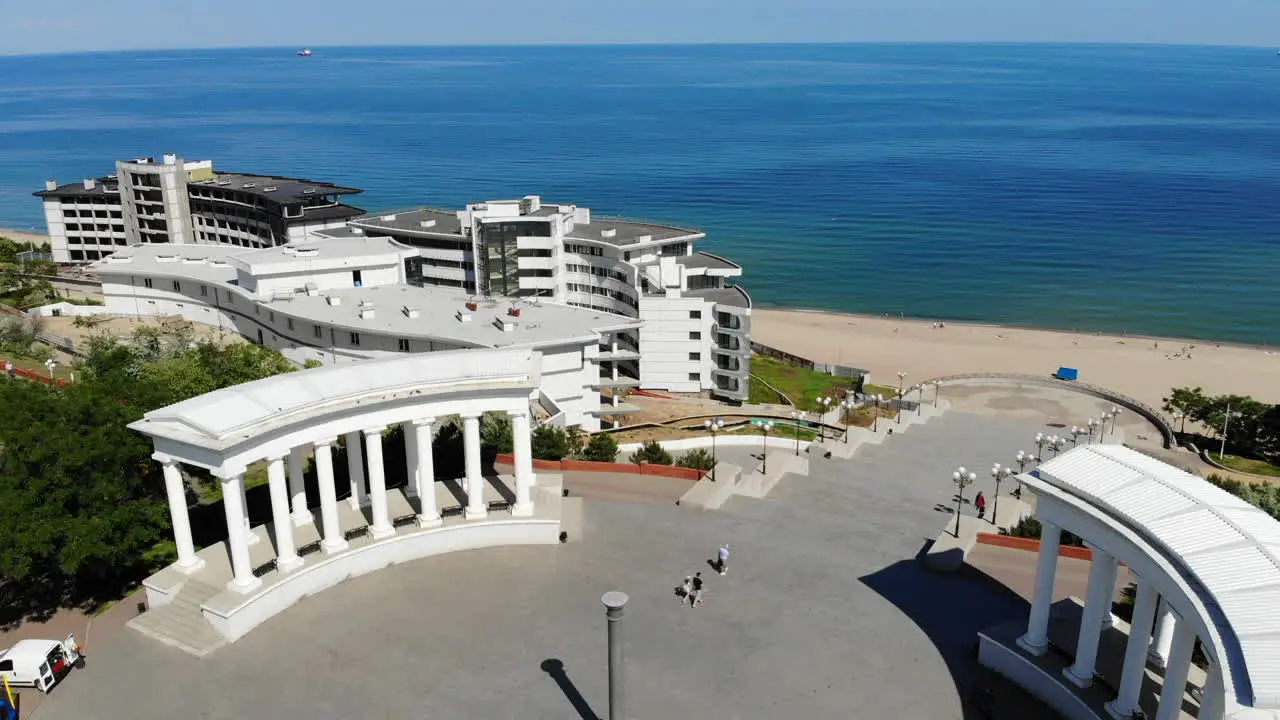 A round square in the middle of the park next to the sea