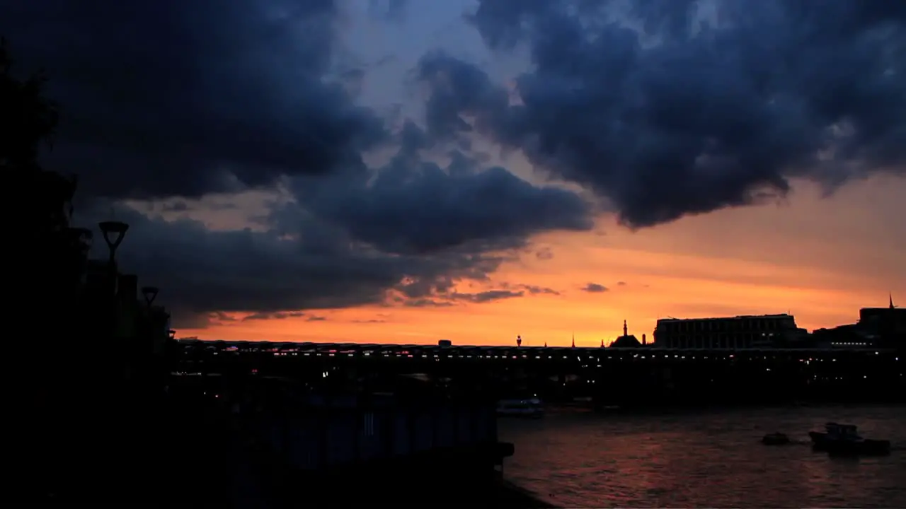 Sunset over the Thames Timelapse