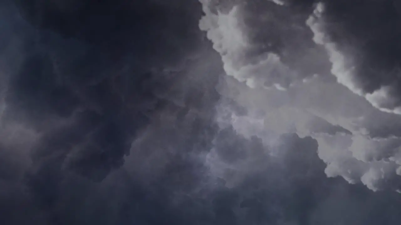 view a thunderstorm that occurs in a thick cloud of cumulonimbus