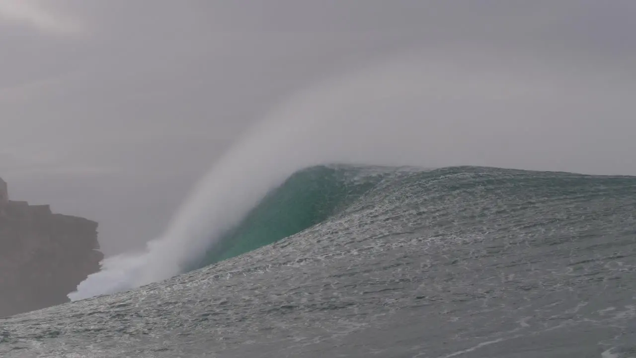 Empty Big Wave Nazaré 12