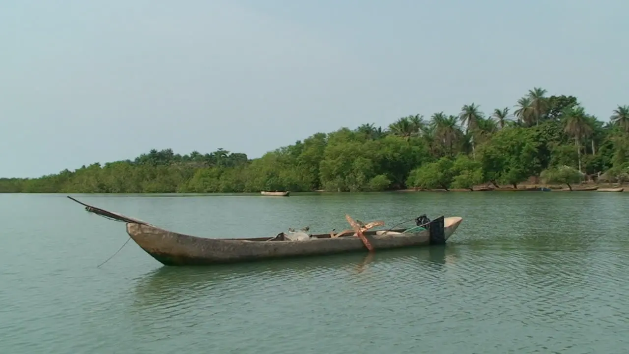 Artisanal fishing boat made from a tree trunk