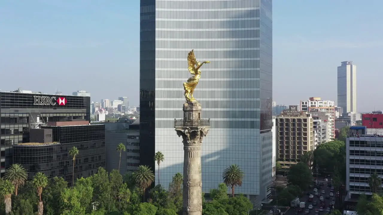 Angel de la Independencia Dolly Inn pan left drone shot