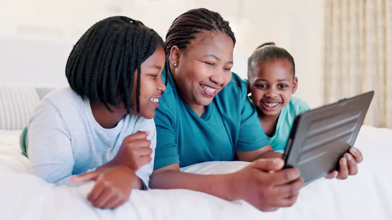 Mom children and tablet in bedroom