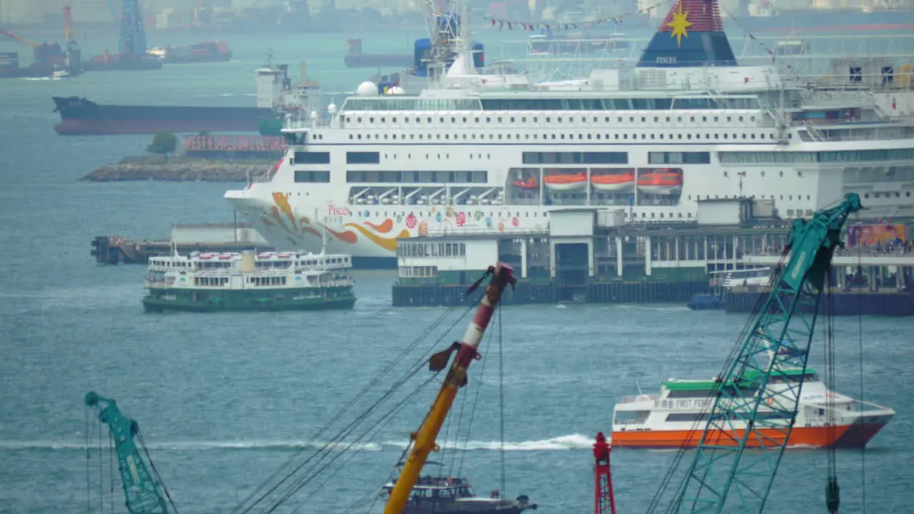 Ship traffic in Hong Kong harbour