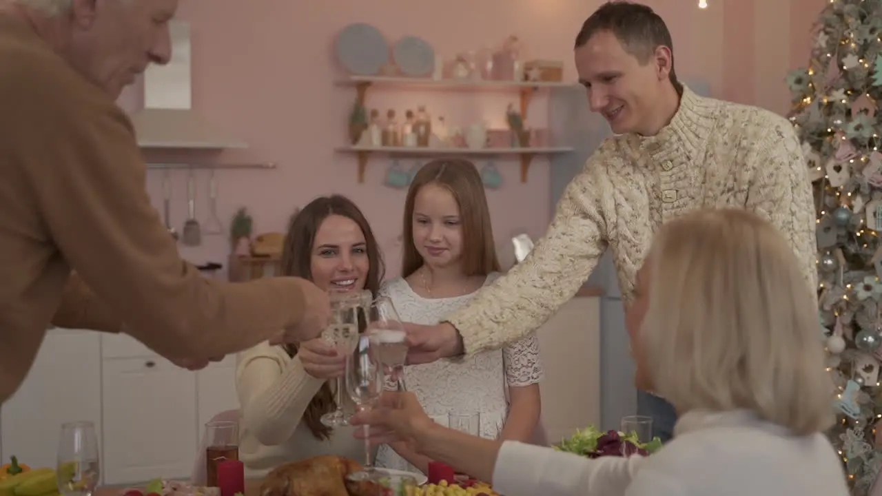 Einschenken Von Gläsern Für Einen Toast