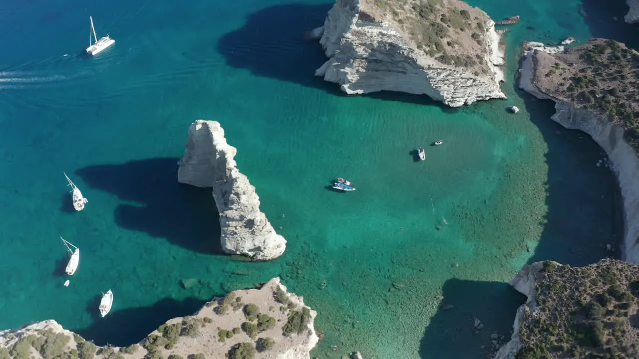 Schöne Aussicht Auf Die Tropische Inselbucht Mit Türkisfarbenem Wasser Und Booten