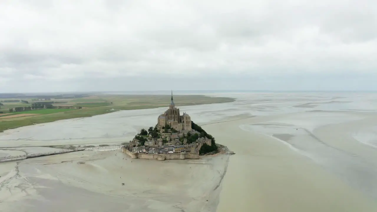 mont saint Michel castle in France where many tourists are standing around the castle beutiful castle in France