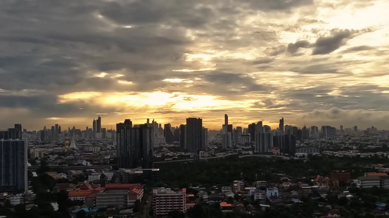 Spectacular Time-lapse Video Of Bangkok Thailand's Cityscape And Skyline Illuminated By The Morning Sunrise