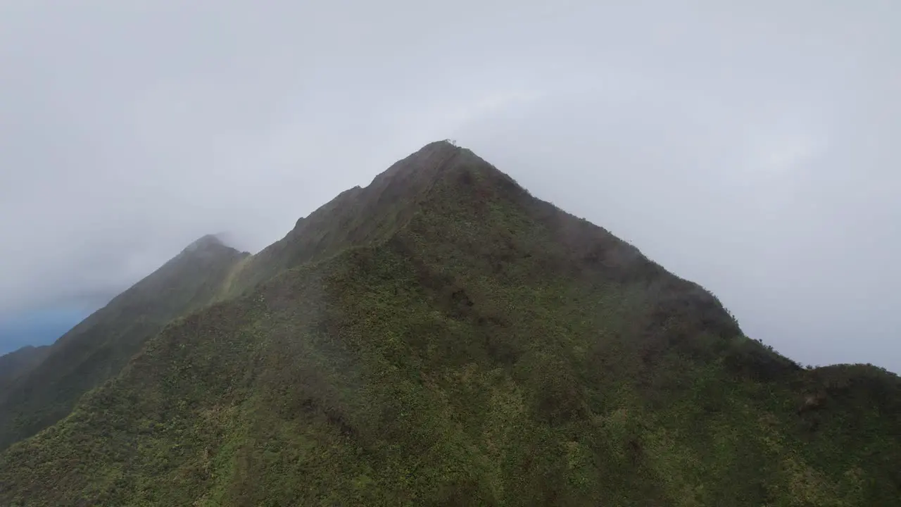 Nu‘uanu Pali area Clouds over cliff slow side way scroll on a moody day