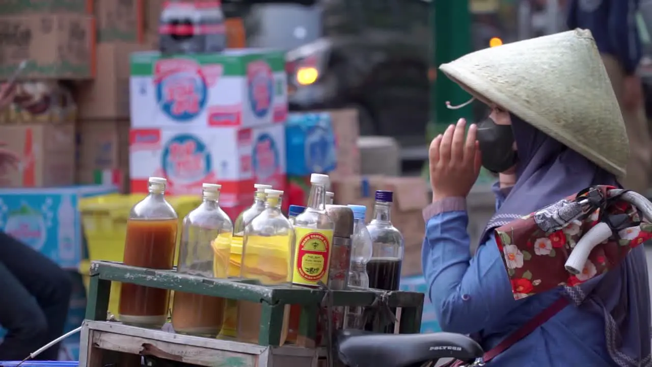 Indonesian traditional herbal drink seller