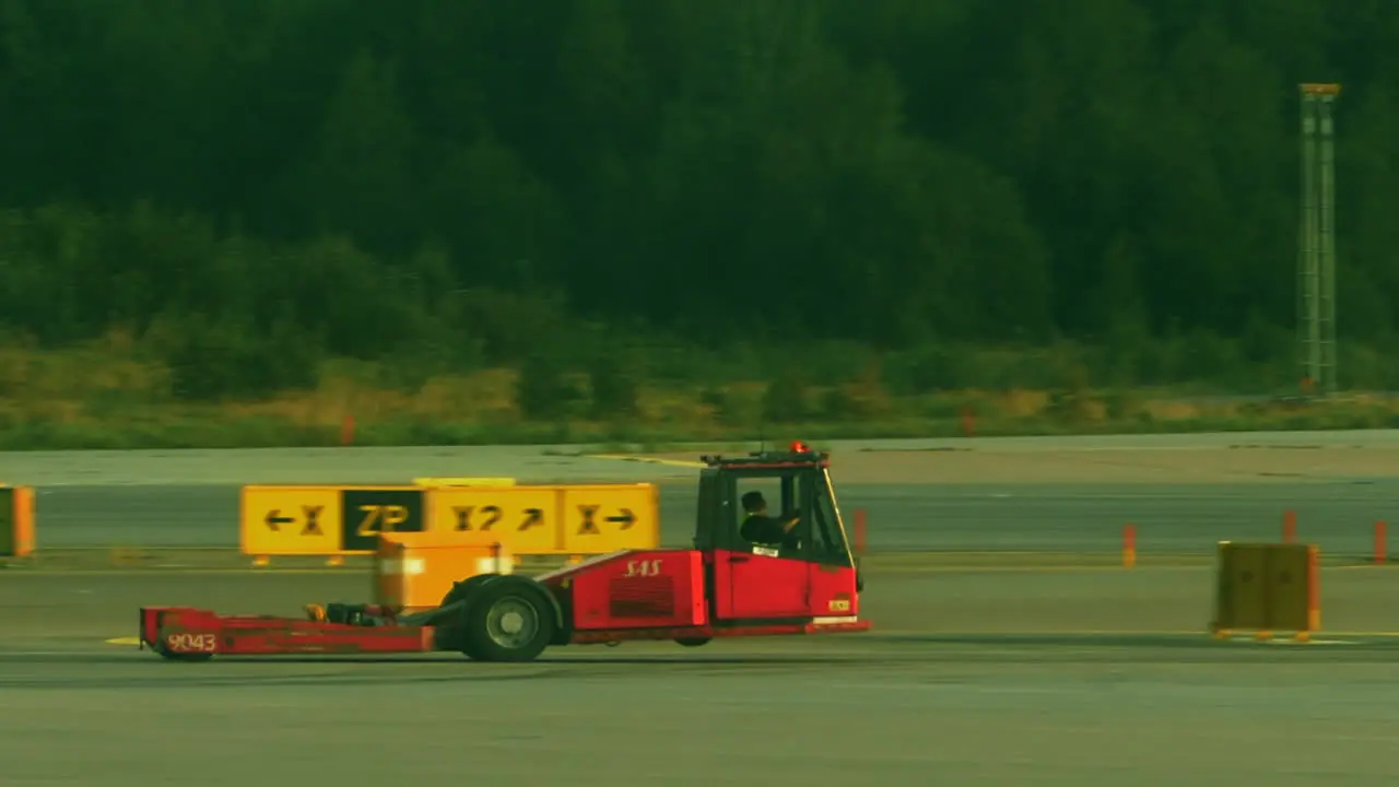 Aircraft Pushback without Plane Driving Fast on Runway