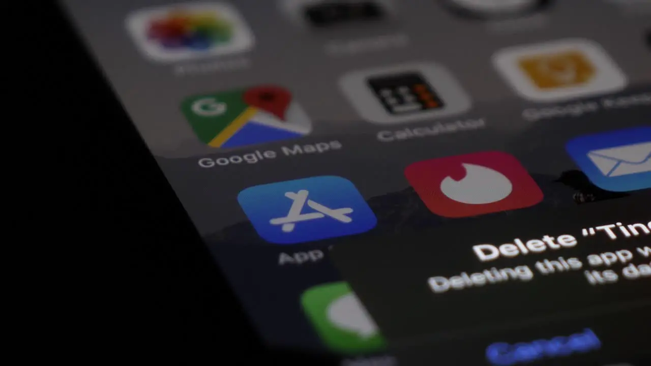 Deleting tinder app on the smartphone