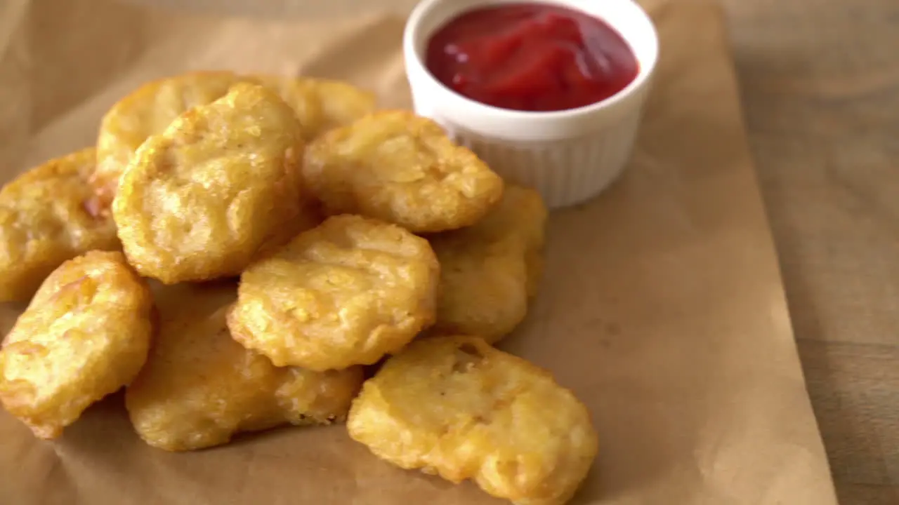 Fried chicken nuggets with sauce