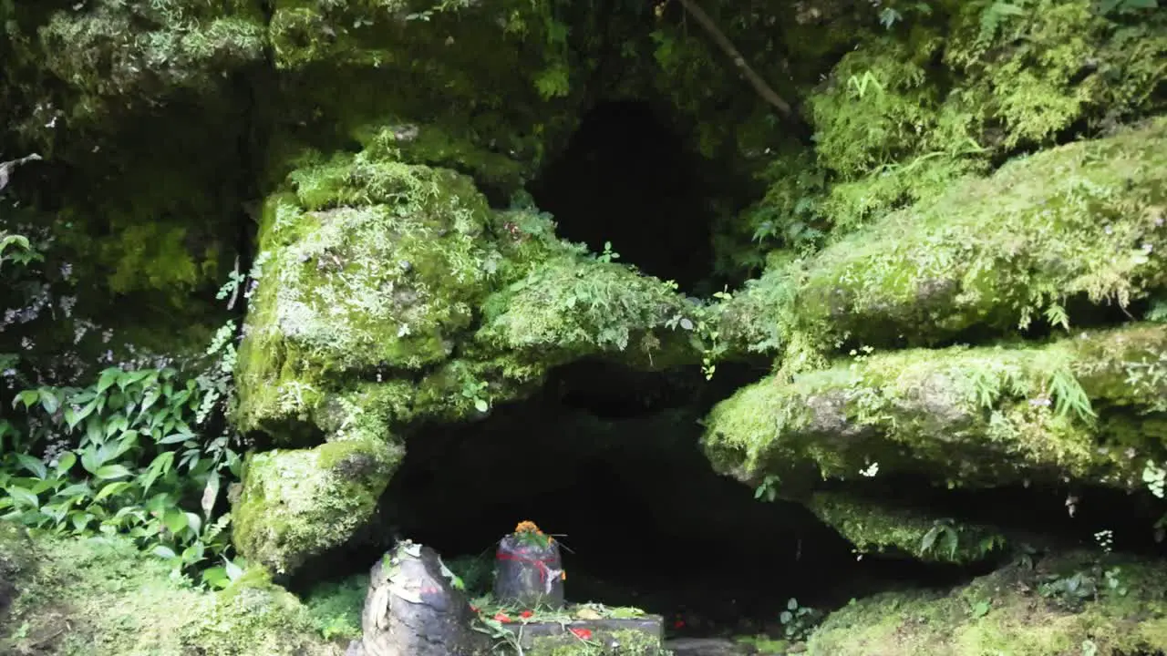 POV approaching Lingam statue in Mahendra Cave