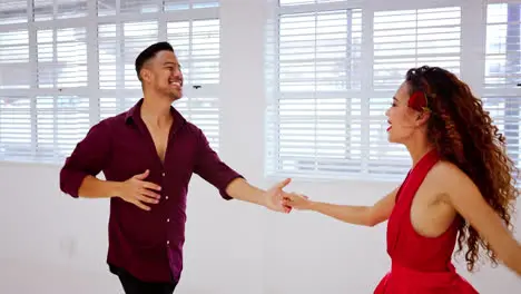 Salsa Baile Y Pareja Haciendo Bailes De Salón