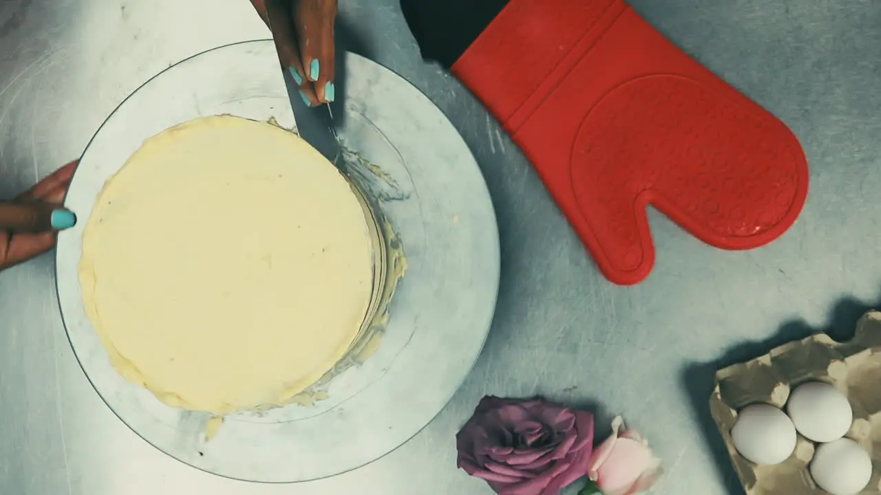 Spinning white cake slowmotion closeup from above