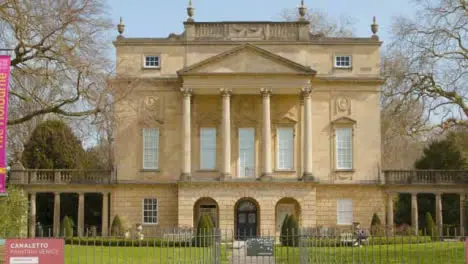 Wide Shot of The Holbourne Museum