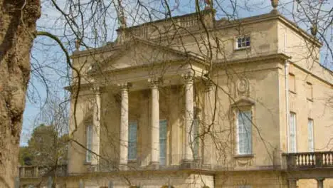 Tracking Shot of The Holbourne Museum 