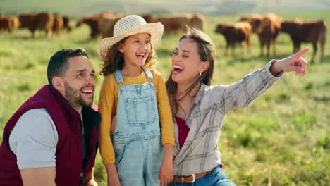 Unión Familiar Feliz En Una Granja De Ganado Feliz