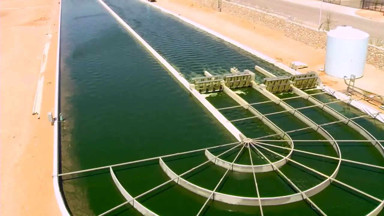 A Large Scale Outdoor Farm Grows Algae For Biofuel