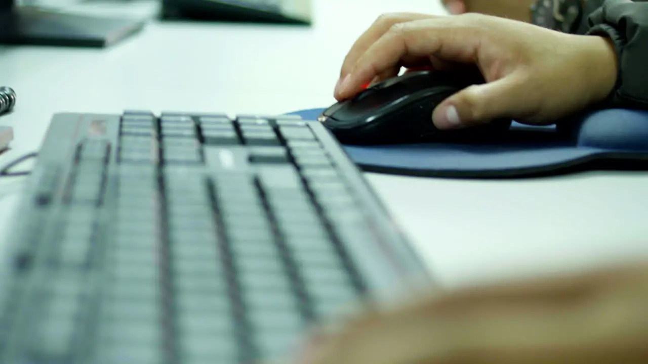 Police hand shot using a computer mouse